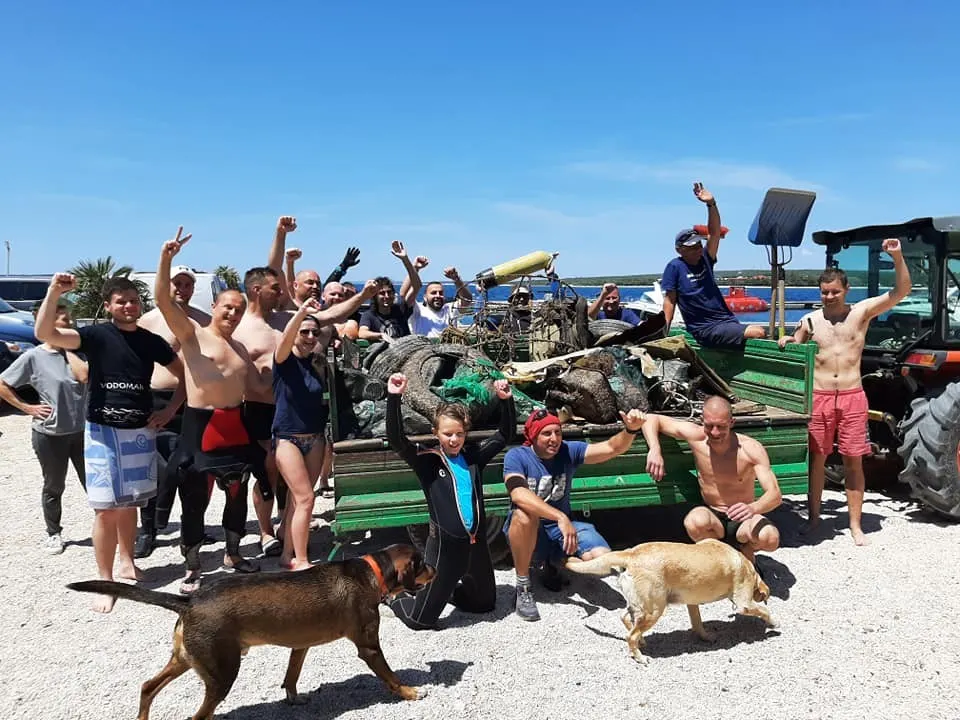 Eco Eco seabed cleanup around the island of Pag, photo 1